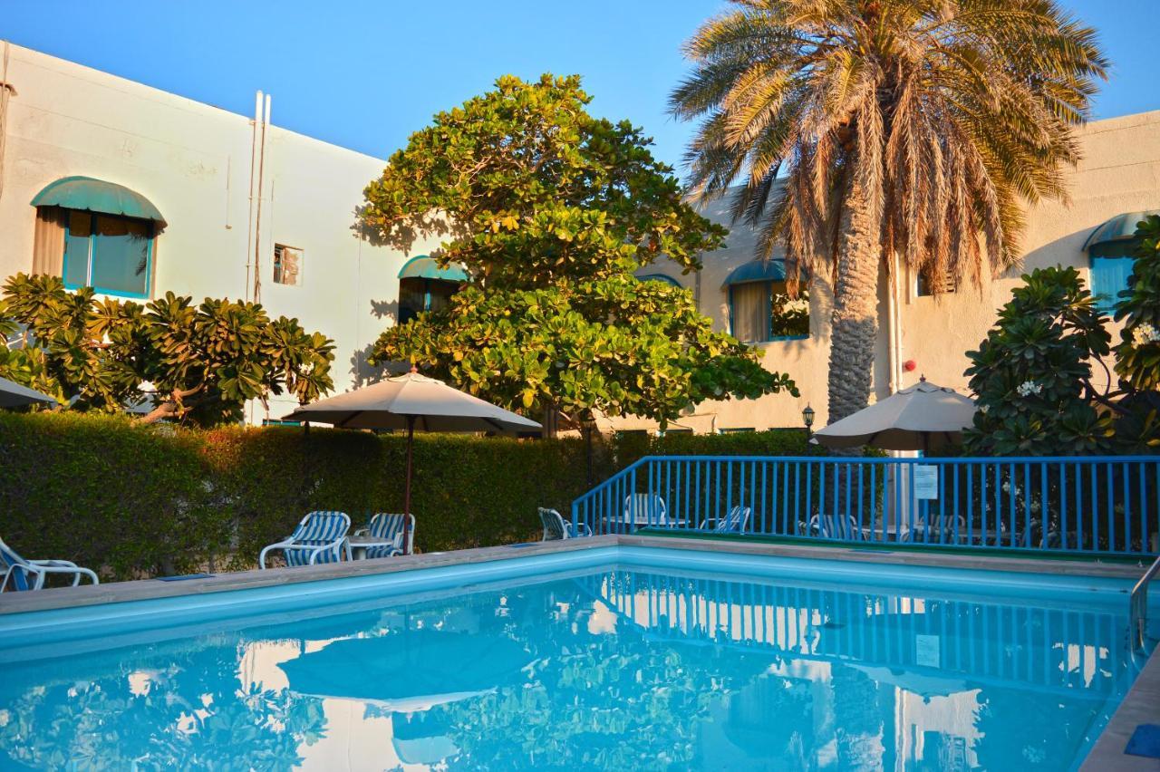 Al Corniche Hotel Sharjah Bagian luar foto