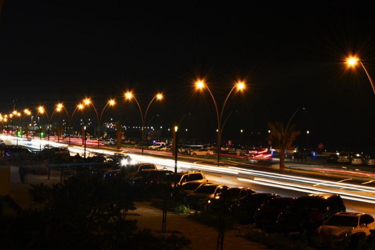 Al Corniche Hotel Sharjah Bagian luar foto