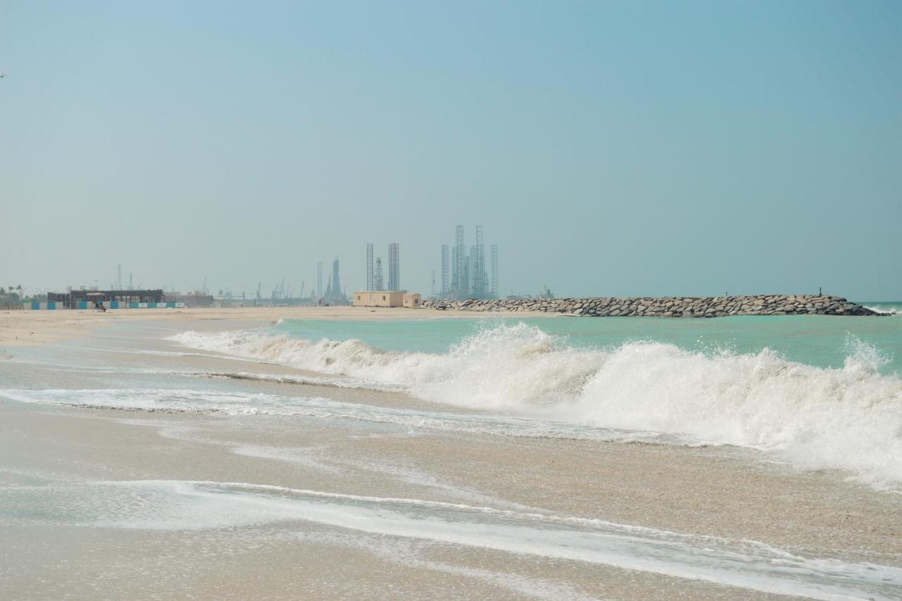 Al Corniche Hotel Sharjah Bagian luar foto