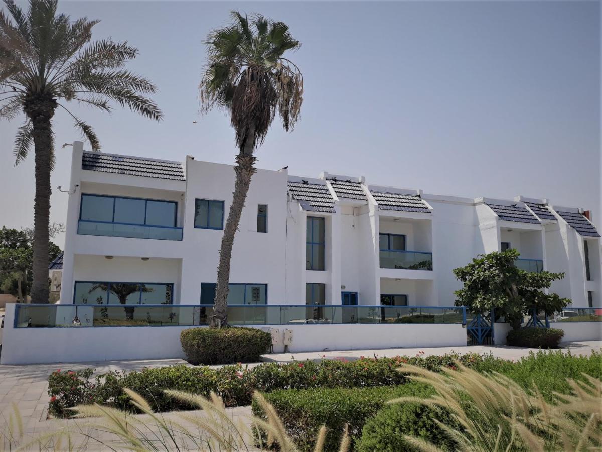Al Corniche Hotel Sharjah Bagian luar foto