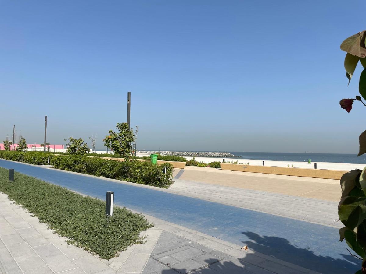 Al Corniche Hotel Sharjah Bagian luar foto