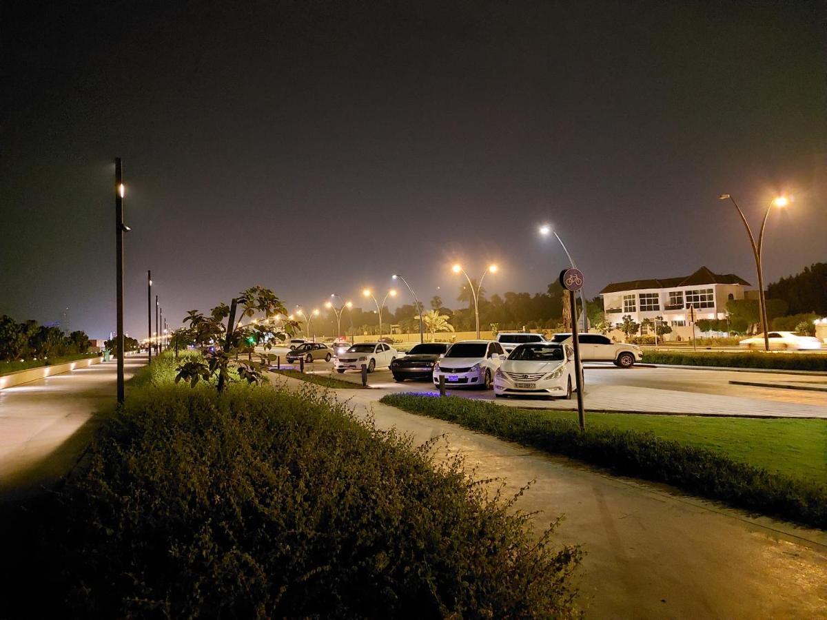 Al Corniche Hotel Sharjah Bagian luar foto