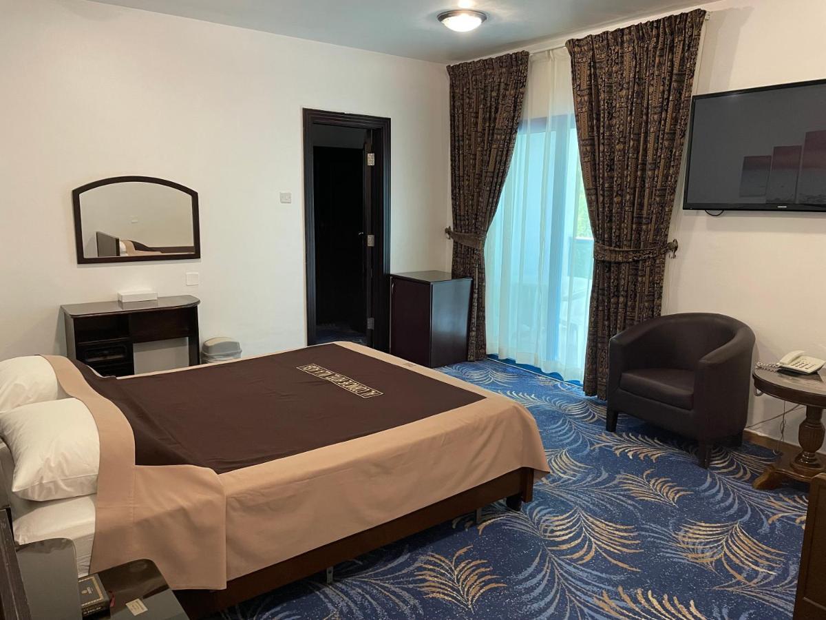 Al Corniche Hotel Sharjah Bagian luar foto