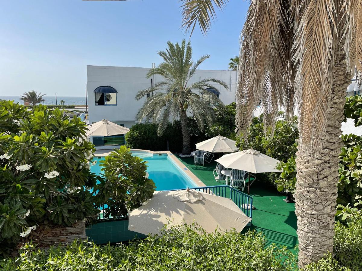 Al Corniche Hotel Sharjah Bagian luar foto