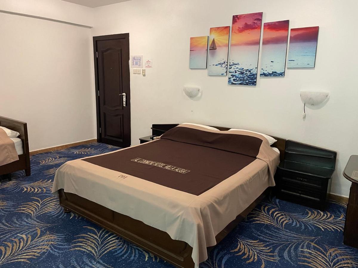 Al Corniche Hotel Sharjah Bagian luar foto
