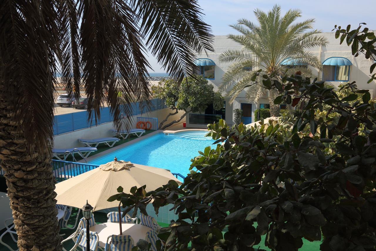 Al Corniche Hotel Sharjah Bagian luar foto