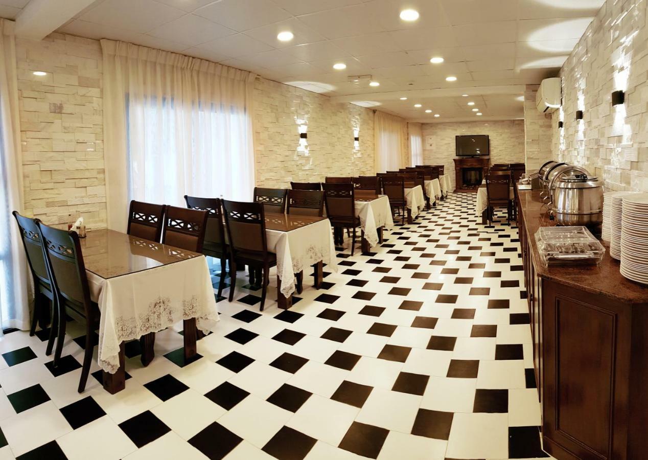 Al Corniche Hotel Sharjah Bagian luar foto