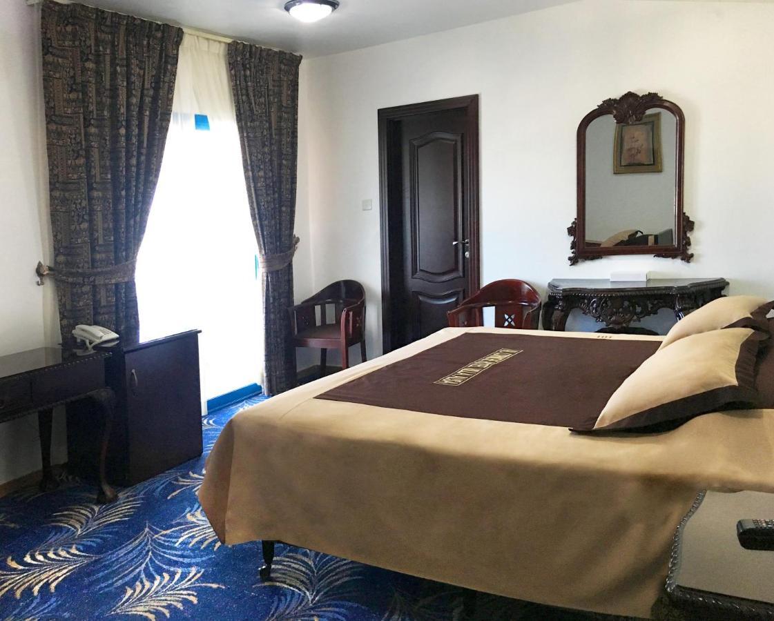 Al Corniche Hotel Sharjah Bagian luar foto