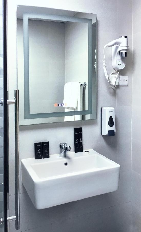 Al Corniche Hotel Sharjah Bagian luar foto